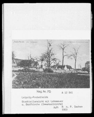 Leipzig-Probstheida, Stadtteilansicht mit Lehmmauer und Dorfkirche (Immanuelkirche)