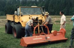Fotografie: Umwelttechnik, Landschaftspflege, Mulchgerät, Frontanbau
