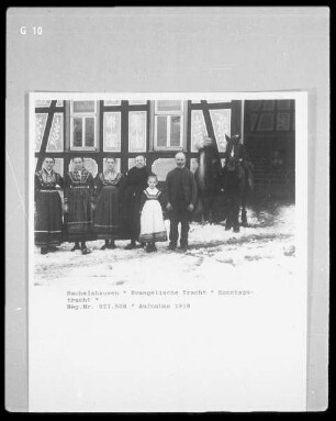Rachelshausen, Sonntagstracht: Familie