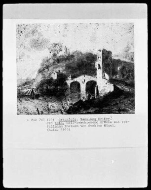 Hell beschienene Brücke mit zerfallenem Torturm vor dunklem Hügel, Folio recto