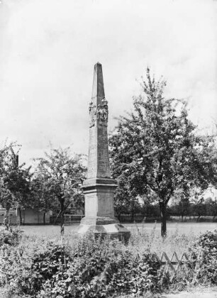 Distanzsäule : Mügeln, Leisniger Straße. Distanzsäule (1726) auf der Schützenwiese