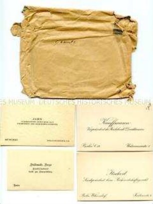 Umschlag mit 25 Visitenkarten aus dem Büro des Reichskanzlers Wilhelm Marx, Umschlag mit eigenhändiger Aufschrift "Beamte" - Sachkonvolut