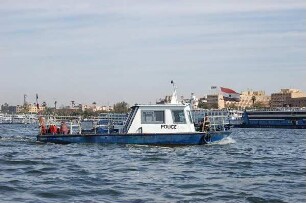 Luxor - Polizeiboot auf dem Nil : Polizeiboot auf dem Nil vor Luxor, aufgenommen 2006