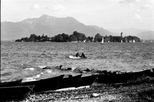 Gstadt: Blick vom Strand auf Insel Frauenchiemsee