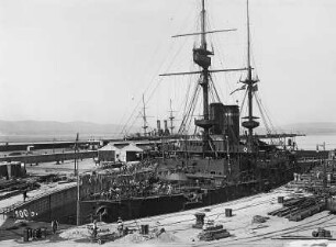 Gibraltar. Kriegsschiff im Hafen