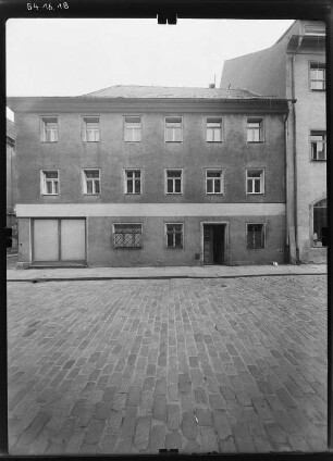 Pirna-Altstadt, Schmiedestraße 43. Wohnhaus mit Laden (19. Jh.). Straßenfront