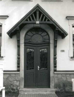 Radebeul, Meißner Straße 52. Wohnhaus (um 1905). Portal