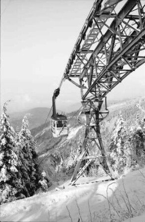 Schauinland: Bergstation; Schauinslandbahn; Bergstation mit Talblick im Winter