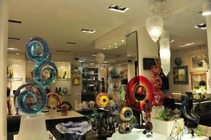 Glaskunst aus Murano : In einem Geschäft am Markusplatz werden Glaskunstwerke aus Murano ausgestellt. Aufgenommen in Venedig am 13. Mai 2009