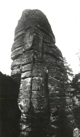 Sächsische Schweiz, Rathener Gebiet. Raaber Turm. Seilschaft Karl Ullrich bei der Erstbegehung des Nordwestweges (VIIa)