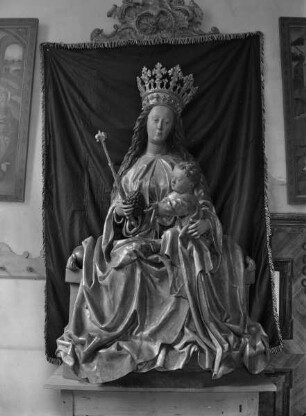 Sitzende Muttergottes