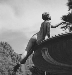Hygieia-Brunnen — Brunnenfigur