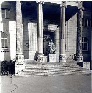 Fischer, Theodor; Wiesbaden; Museum - Haupteingang