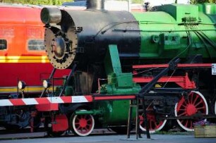 Lokoldtimer in Riga : Detailansicht einer alten Lokomotive im Eisenbahnmuseum. Aufgenommen in Riga im Juni 2008