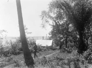 Zeltlager : Zeltlager Dr. Ernst Nowacks in der Nähe einer ehemalige Mission bei Mwanza.