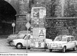 Parkende Autos an der Einmündung Münzgasse