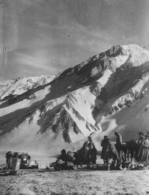 China. Sinkiang (Xinjiang). Kunlun. Kilian-Kette. Soss Pombai im oberen Sandju-Tal (Sandschu-Tal). Karawanenlager