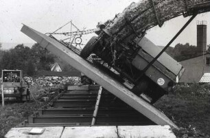 Hochdruckpresse K 460 auf derKippbühne