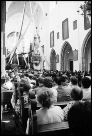Oliva, Oliva [Danzig-Oliva]: Kathedrale Kirche [Dom], Orgelkonzert, Publikum in der Kirche