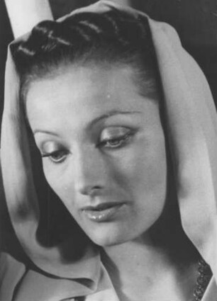 Hamburg. Deutsches Schauspielhaus. Die Schauspielerin Maria Wimmer (1911-1996) im Stück "Sodom und Gomorrha" Jean Giraudoux 1946.