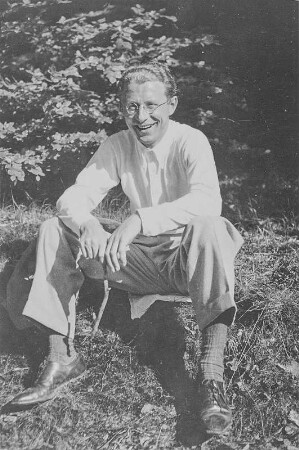 Erhart Kästner während seiner Sekretärszeit bei Gerhart Hauptmann auf Haus Wiesenstein in Agnetendorf
