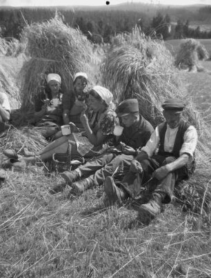 Cotta, Arbeitspause auf einem Feld : Cotta. Getreideernte. Arbeitspause