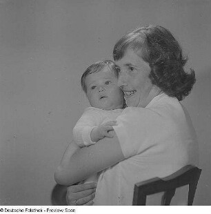 Porträt einer Mutter mit Baby