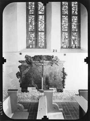 Gera. Trinitatiskirche (1609-1611; Turmbau 1899; F. Köberlein). Inneres mit Epitaph
