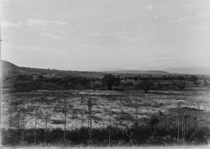 Landschaft : Blick über eine Landschaft. Im Hintergrund Berge