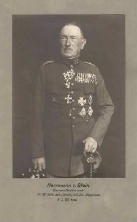 Hermann von Stein, Generalleutnant, Kommandeur der 204. Württ. Infanterie-Division von 1916-1918, stehend, in Uniform mit Orden, Brustbild in Halbprofil