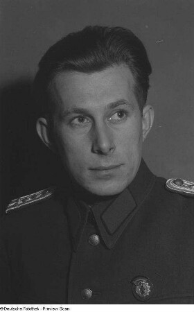 Porträt eines Angehörigen der Kasernierten Volkspolizei