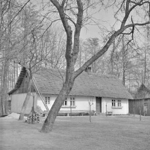 Strohgedecktes Blockhaus im Spreewald. : Ze słomu skryte kładźity twar w Błótach.