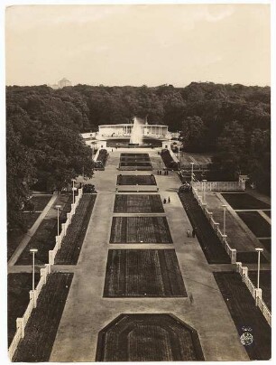 Ausstellungsgarten Jubiläums-Gartenbau-Ausstellung 1926, Dresden: Großer Rosengarten vom Grünen Dom aus, Abschnitt 4
