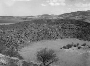 Krater : Blick in den Krater eines Vulkans (?)