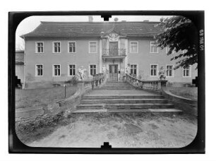Trebbin-Blankensee, Dorfstraße 1. Herrenhaus (1740). Eingangsfront