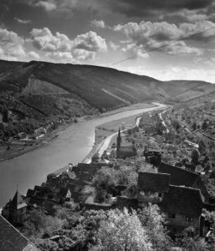 Hirschhorn (Neckar). Stadtansicht. Blick von einer Burg über den Neckar