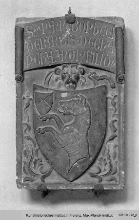 Grabstein mit Wappen der Familie Bargi