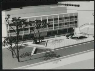 Stadttheater, Heilbronn: Modell, Terrasse mit Treppenaufgang (Entwurf D)
