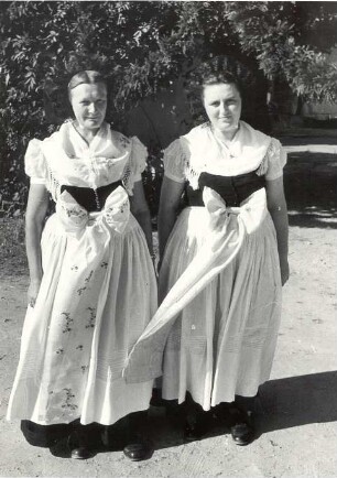 Hochzeitstracht der katholischen Sorben : Kleidung - katholische Tracht. Ort: Lejpold / Leopoldschenke. Hochzeitstracht.