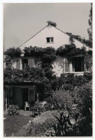 Wohnhaus Dübbers, Kressbronn am Bodensee: Seitenansicht des Wohnhauses mit Terrasse und Balkon