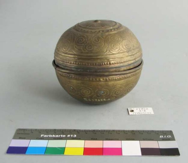 Lidded vessel