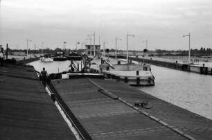 Ottmarsheim: Vor der Schleuse
