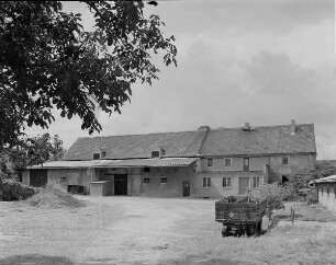 Hochkirch-Zschorna. Bauernhof (ehem. LPG; 19. Jh.). Speicher und Wohnstallhaus