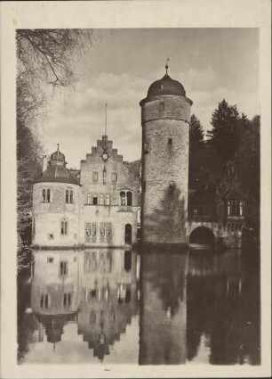 Unterfranken. Wasserschloss Mespelbrunn im Spessart (erste Hälfte 15. Jahrhundert)