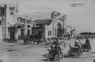 Bahnhof von Harbin : Straßenszene vor dem Bahnhof von Harbin