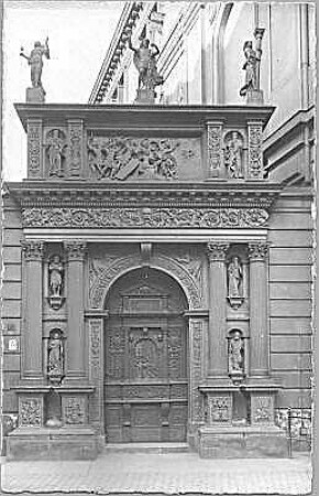 Portal der ehem. Schloßkapelle