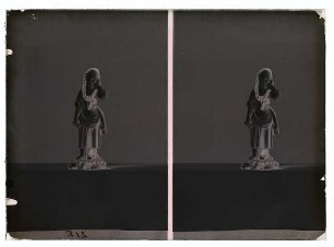 Figur "Weinendes Mädchen" in zweifacher Ausführung