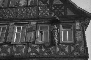 Karlstadt: Madonna am Fachwerkhaus
