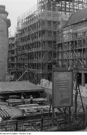 Blick auf die Baustelle für den Um- und Erweiterungsbau des Schauspielhauses