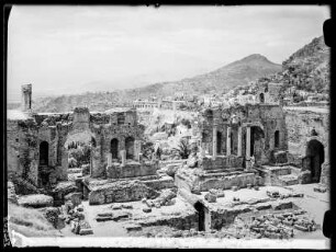 Taormina, griechisches Theater. Blick zum Ätna